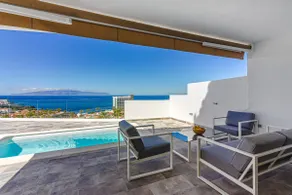 Beautiful bungalow with a panoramic view and a private pool. - Image 2