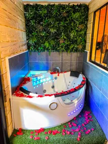 LoveRoom Le Chalet/Jacuzzi, Sauna - Image 2