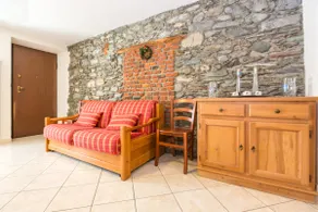 Maison Poinsod: Rustic Three-Room Apartment - Image 4