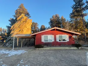 Bear Rock Bungalow-King Bed & 2 Twin Cots - Image 4
