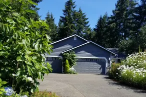 Woodsy Retreat has the trail to the temperate rain forest, and outdoor spa. - Image 3