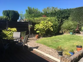 Spacious bungalow - private secure garden - sleeps up to 6 - Image 2