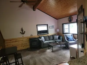Cozy Higgins Lake House - Image 3