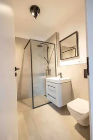 Large Studio - Balcony - Spa and Gym in Building - Free Parking - Image 5
