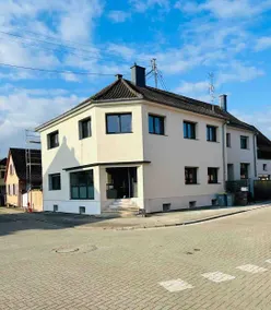 On the corner - Image 2