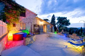 Il Granaio, Villa for 6 people with heated jacuzzi and pool in the garden - Image 2