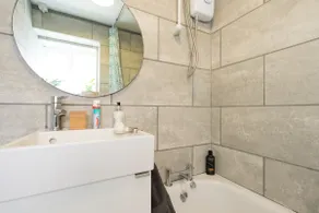 Comfortable and Clean Flat - Great Location - Image 5