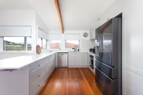 Tooshka's Beach House - Image 2