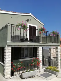 House Tireli with swimming pool and garden - Image 3
