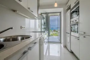 Seafront suite with terrace - Image 3