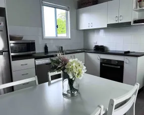 Cosy Cottage| Near park, shops & pool•PARKING - Image 5