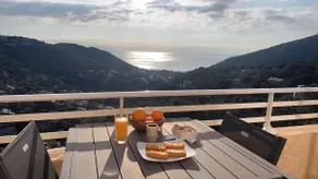 Conveniently located between sea and mountains - Image 2