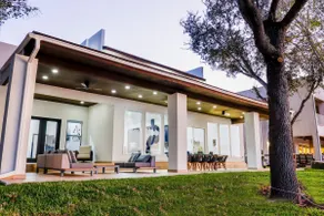 Lake Home: Relax and Unwind in Mission Hidden Gem - Image 2