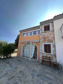 Apartment with garden - Image 2