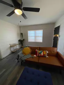 Pet friendly 2/1 home - 1 block to downtown Shiner - Image 3