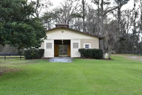 Lovely apartment in the Heart of Horse Country. - Image 4