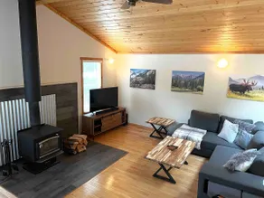 Cozy 2-bedroom cabin in the woods - Image 3