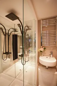 Stunning Summerhouse@Pershore Manor - Image 3