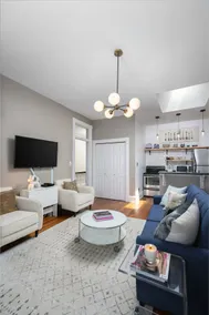 Chic Downtown Apt with Rooftop Deck & Parking - Image 3