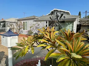 Sweet Boutique 2BEDRMs 1BATH house with Huge Backyard - Image 2