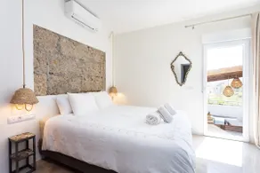Home2Book Stunning Design House Arafo - Image 3