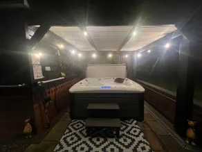 HOT TUB / WOODLAND RETREAT / Near Skegness - Image 2
