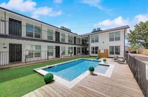 Urban Artistic Flat + Mini Golf + Arboretum - Image 2