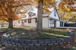 Huge OKC Cabin Home w/ Gameroom, 3 Living Rm & Gym - Image 2