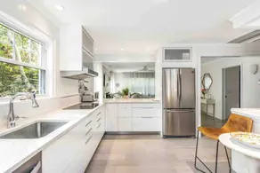 Hamptons escape: 5 mins from beach, saltwater pool - Image 4