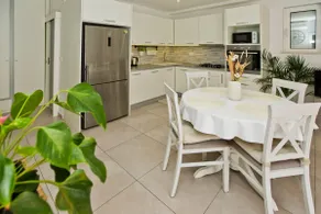Two bedroom apartment with sea-view, parking, close to center of Hvar - Image 5