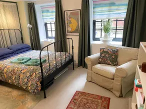 Peaceful City Centre Stay • Ensuite • Superhost - Image 3