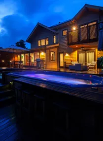 Luxury home, heated spa tub, walk to restaurants - Image 3