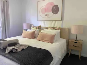Entire stylish home, close to Grammar. - Image 3