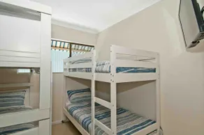 Adorable 2 bedroom guest house with pool access - Image 3