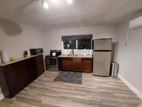 Beautiful 1bed 1bath w/pool close to everything - Image 3