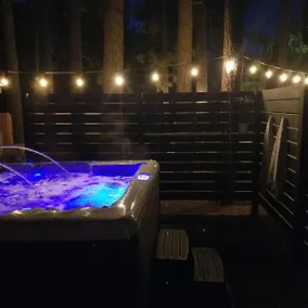 The Wee Bear Cabin |2| Private Getaway + Hot Tub! - Image 4