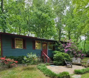 Romantic Mentone Cabin with Soaking Tub | Pet OK - Image 5