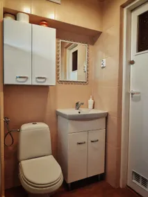Entire ground floor - 2 bedrooms, kitchen and bathroom for 5 people. - Image 3