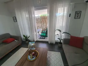 Max Triplex Getaway, Central Modern 135m2+ - Image 2