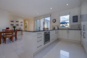 Mount Eliza Sunset Apartment - Image 4