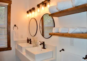 La Casita: A Cozy Retreat Near Wake Forest University\" - Image 4
