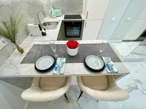 New luxury apartment and free parking - Image 3
