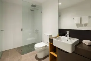 Studio Apartment - Image 3