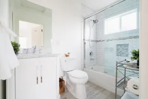 Designer Hollywood Space with Great Natural Light - Image 4