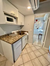 Modern Studio Apt - Near the Beach/Downtown - Image 4