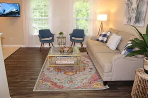 *POPS PLACE* 2bed/2bath en-suites Garage - Image 5