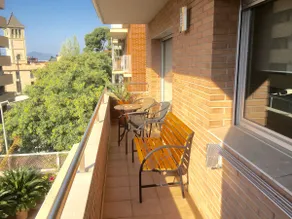 Sunny 10 km Downtown Barcelona - Image 5