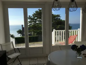 House facing the sea on the cliff - Image 3