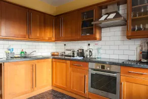 Sophisticated Edinburgh Apartment in City Centre - Image 3