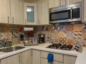 Precioso apto remodelado con lavandería / pkg / pet friendly - Image 3